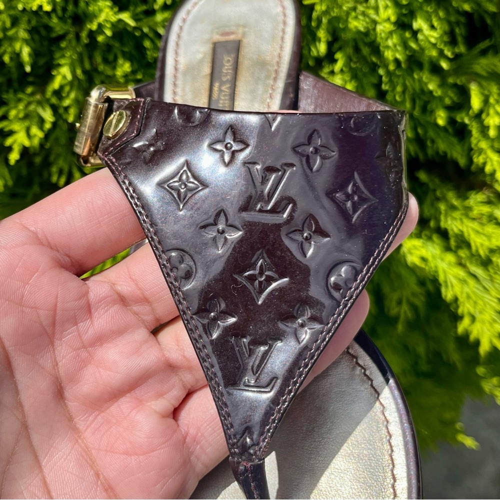 Louis Vuitton LV Logo Monogram Amarante Vernis Thong Sandals - Picture 4 of 12